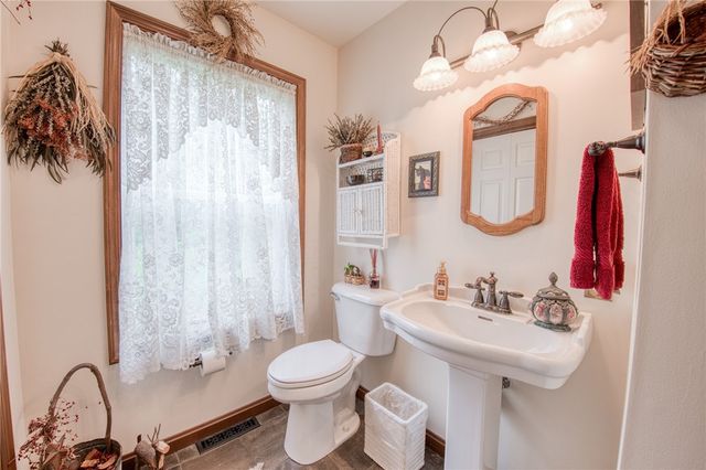 64 Shuster Rd, West Deer, PA 15044