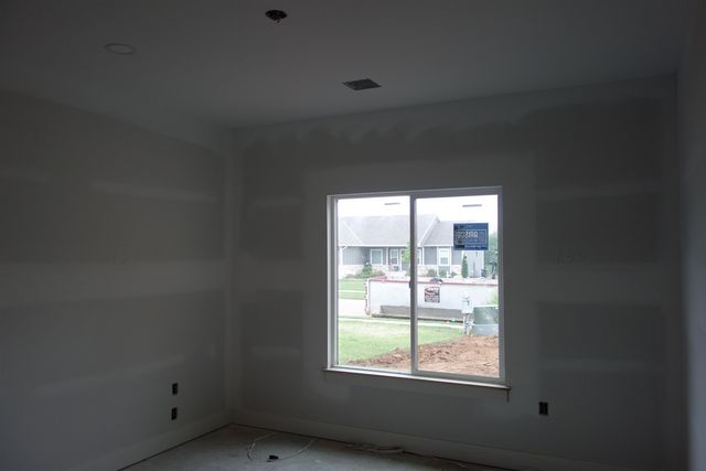 1506 N Emerald Valley Dr, Mulvane, KS 67110