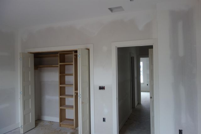 1506 N Emerald Valley Dr, Mulvane, KS 67110