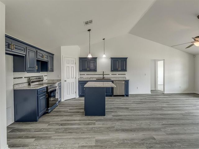 6151 Wooster St, Norman, OK 73071