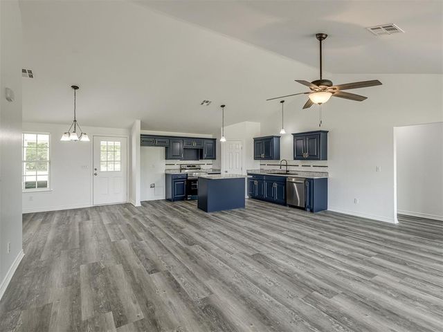 6151 Wooster St, Norman, OK 73071