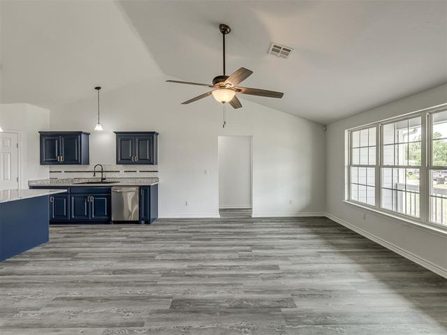 6151 Wooster St, Norman, OK 73071
