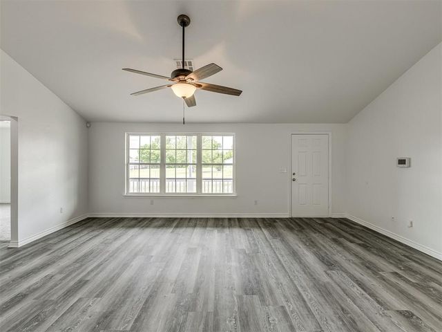 6151 Wooster St, Norman, OK 73071