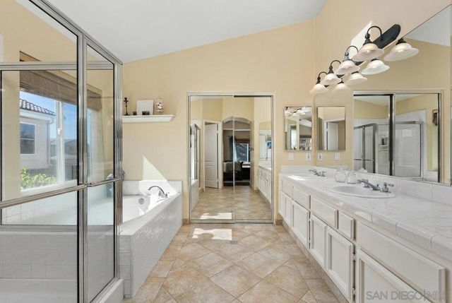 997 Masters Dr, Oceanside, CA 92057