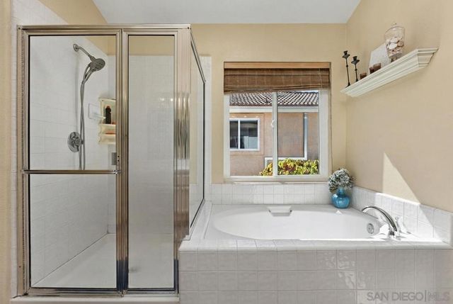 997 Masters Dr, Oceanside, CA 92057