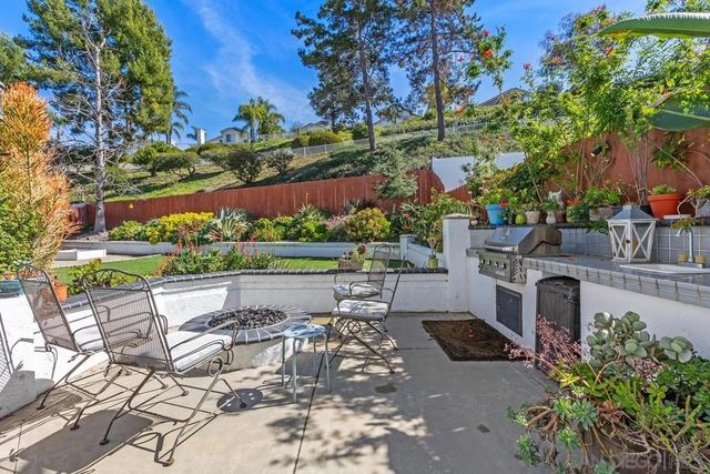 997 Masters Dr, Oceanside, CA 92057