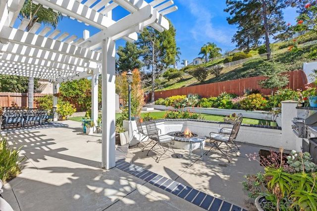 997 Masters Dr, Oceanside, CA 92057