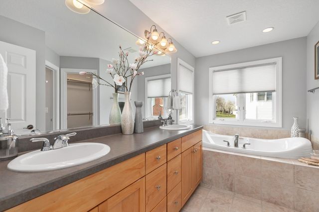 3206 SW Woods Court, Ankeny, IA 50023