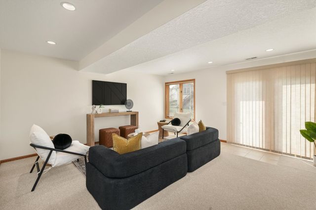 3206 SW Woods Court, Ankeny, IA 50023