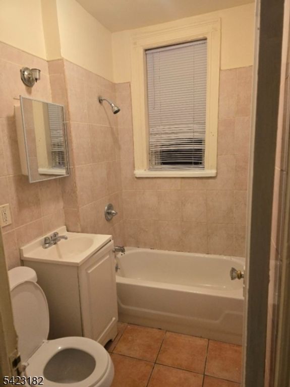 135 40th, Union City, NJ 07087 — photo 2