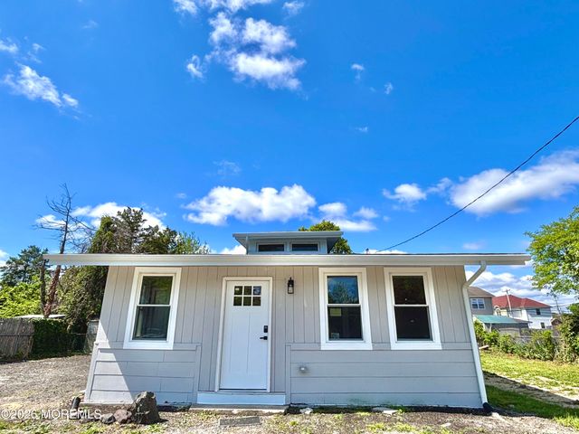 408 Forepeak Avenue, Beachwood, NJ 08722