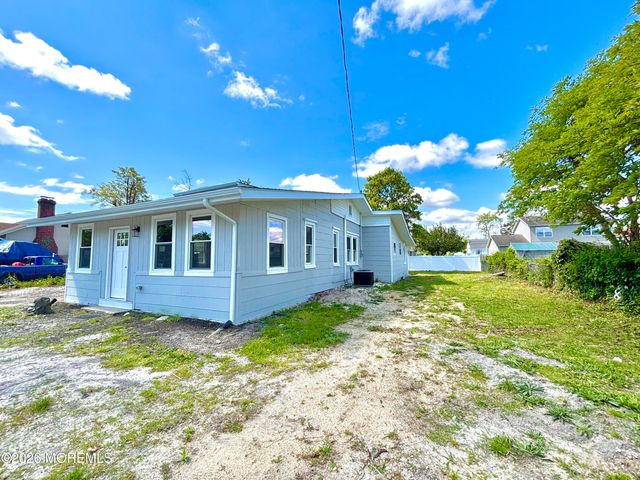 408 Forepeak Avenue, Beachwood, NJ 08722