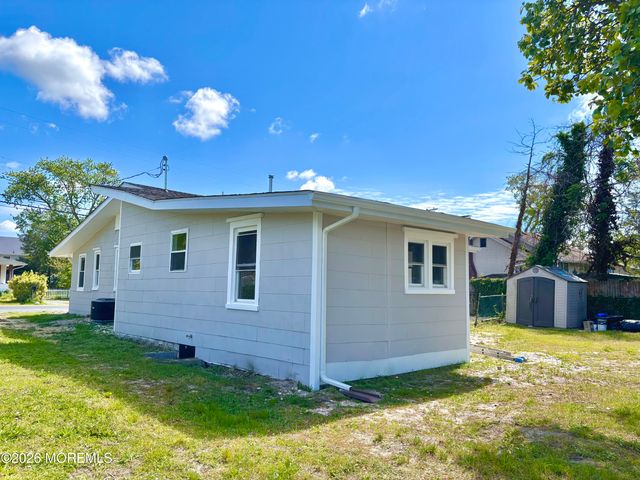 408 Forepeak Avenue, Beachwood, NJ 08722