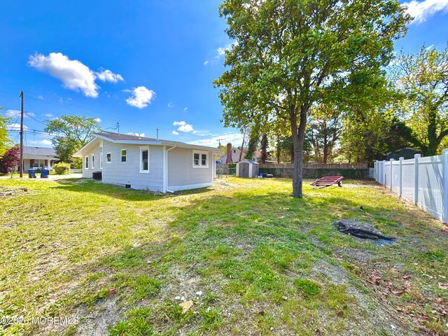 408 Forepeak Avenue, Beachwood, NJ 08722