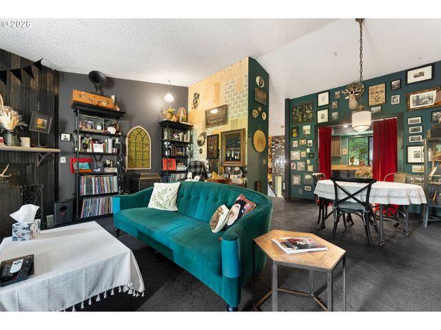 2812 TREE TOP Ln, West Linn, OR 97068