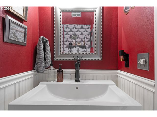 2812 TREE TOP Ln, West Linn, OR 97068