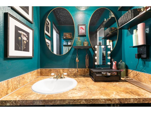 2812 TREE TOP Ln, West Linn, OR 97068