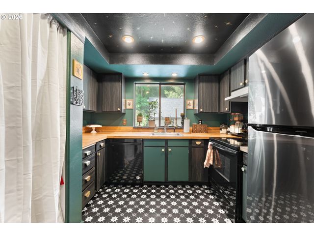 2812 TREE TOP Ln, West Linn, OR 97068