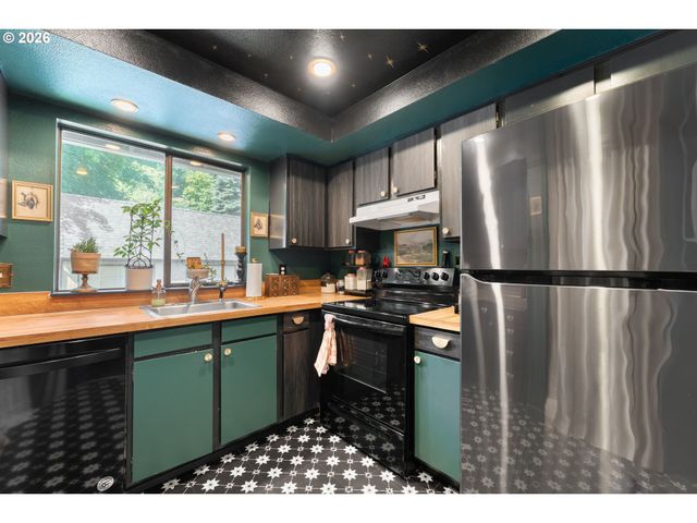 2812 TREE TOP Ln, West Linn, OR 97068