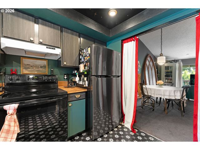 2812 TREE TOP Ln, West Linn, OR 97068