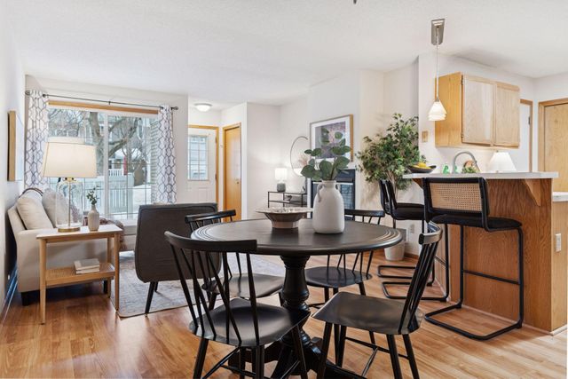 8404 Copperfield Way 101, Inver Grove Heights, MN 55076