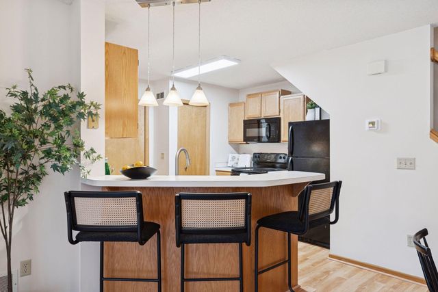 8404 Copperfield Way 101, Inver Grove Heights, MN 55076