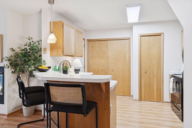 8404 Copperfield Way 101, Inver Grove Heights, MN 55076