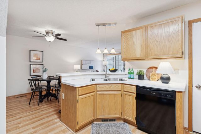 8404 Copperfield Way 101, Inver Grove Heights, MN 55076