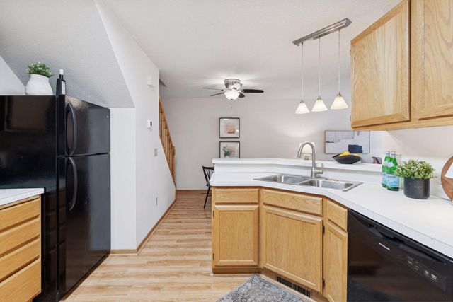 8404 Copperfield Way 101, Inver Grove Heights, MN 55076