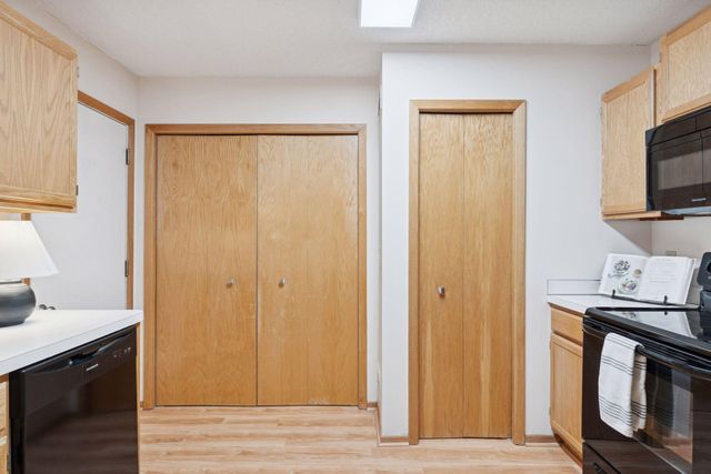 8404 Copperfield Way 101, Inver Grove Heights, MN 55076