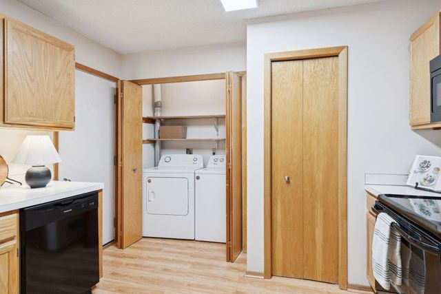 8404 Copperfield Way 101, Inver Grove Heights, MN 55076