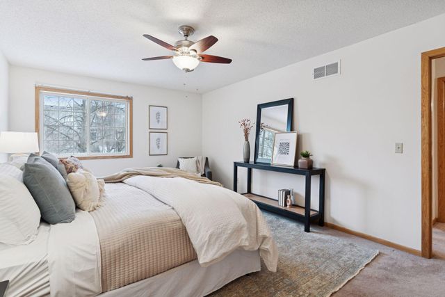 8404 Copperfield Way 101, Inver Grove Heights, MN 55076