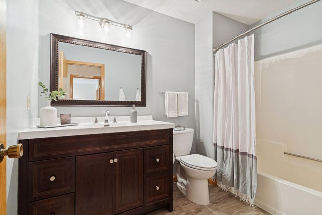 8404 Copperfield Way 101, Inver Grove Heights, MN 55076