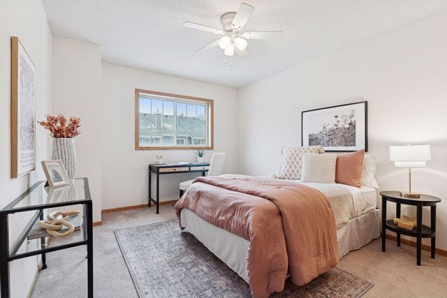 8404 Copperfield Way 101, Inver Grove Heights, MN 55076