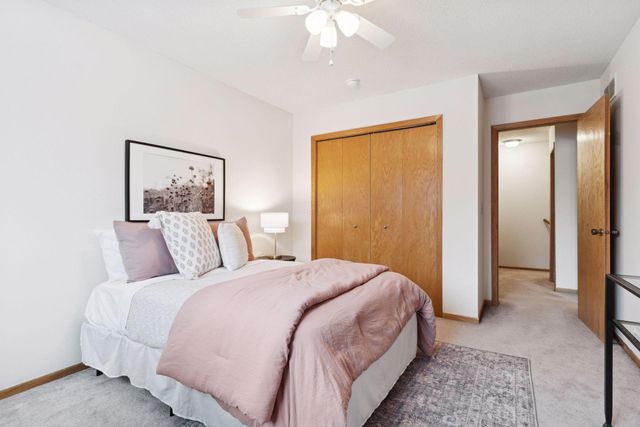 8404 Copperfield Way 101, Inver Grove Heights, MN 55076