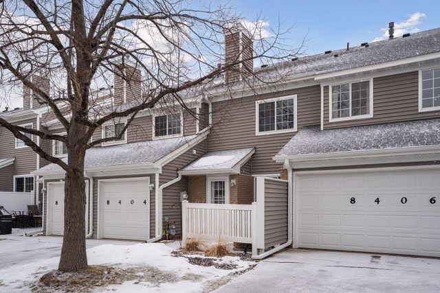 8404 Copperfield Way 101, Inver Grove Heights, MN 55076