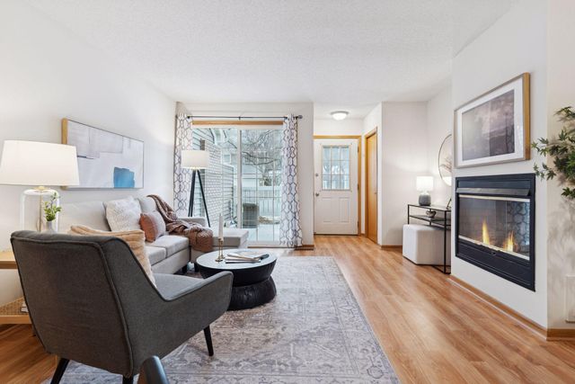 8404 Copperfield Way 101, Inver Grove Heights, MN 55076