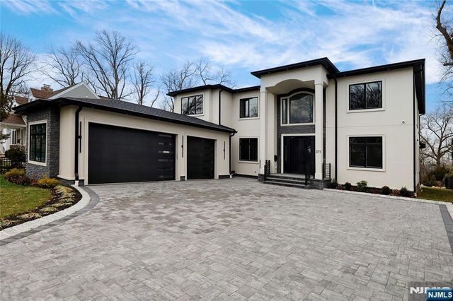 311 Farview Avenue, Paramus, NJ 07652