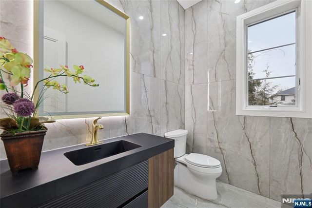 311 Farview Avenue, Paramus, NJ 07652