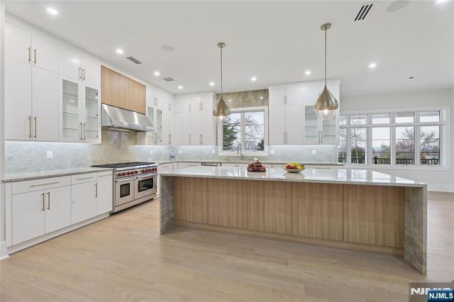 311 Farview Avenue, Paramus, NJ 07652