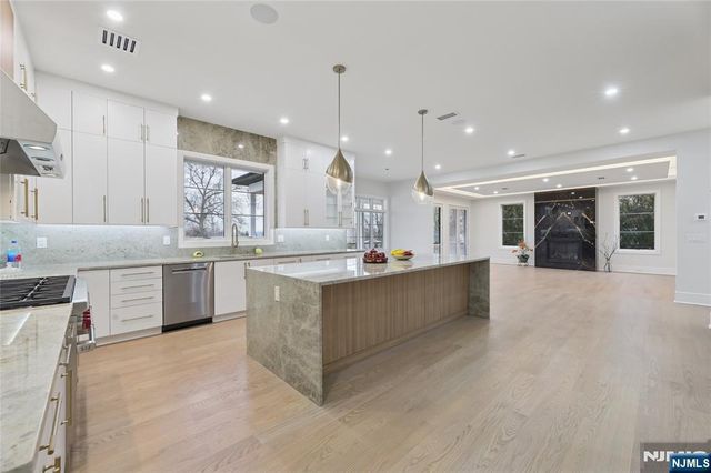 311 Farview Avenue, Paramus, NJ 07652