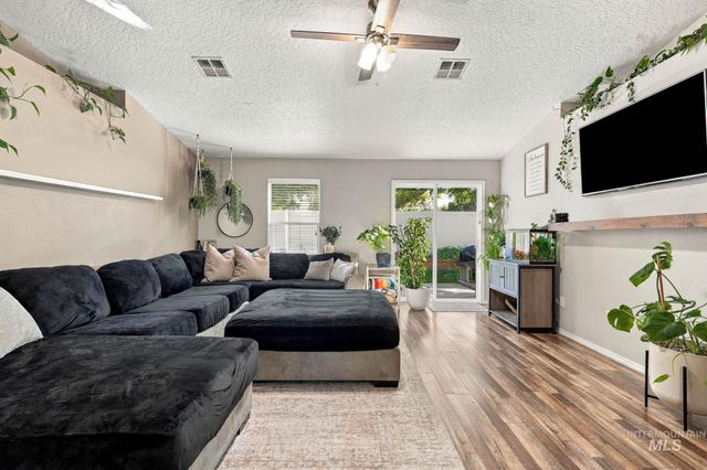 17656 N Parkdale Ave, Nampa, ID 83687