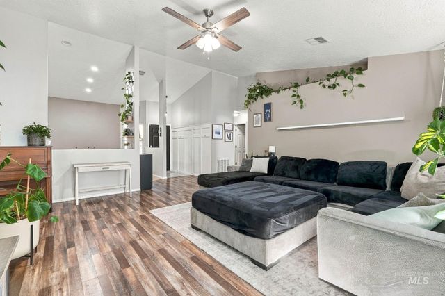 17656 N Parkdale Ave, Nampa, ID 83687