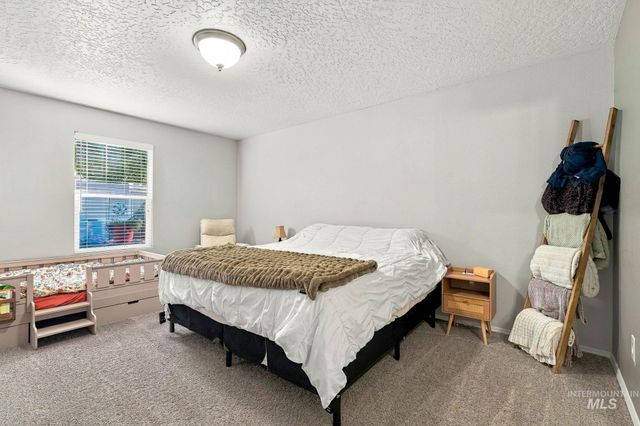 17656 N Parkdale Ave, Nampa, ID 83687