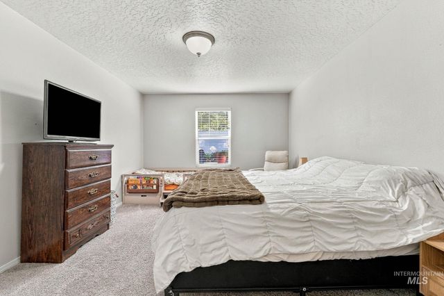 17656 N Parkdale Ave, Nampa, ID 83687