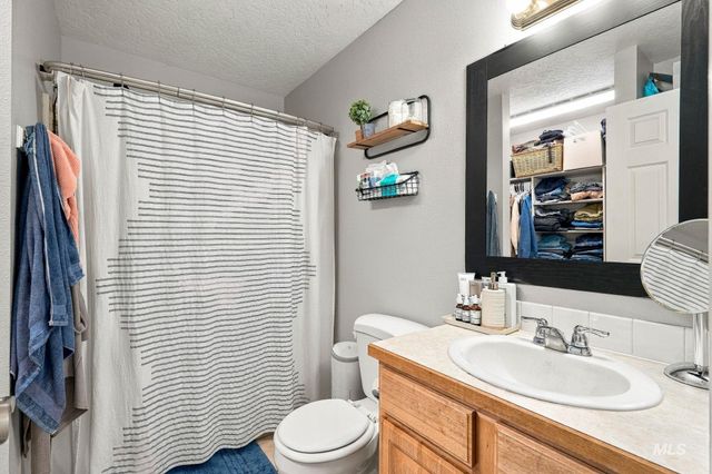 17656 N Parkdale Ave, Nampa, ID 83687