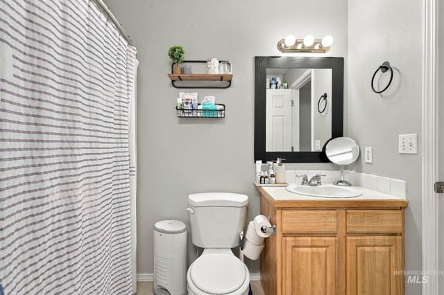 17656 N Parkdale Ave, Nampa, ID 83687