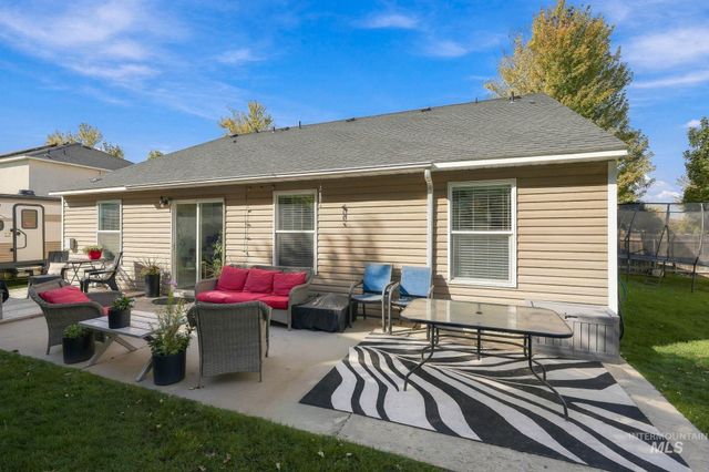 17656 N Parkdale Ave, Nampa, ID 83687