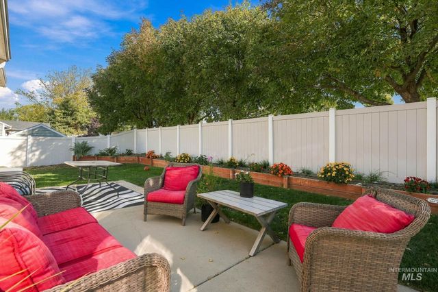 17656 N Parkdale Ave, Nampa, ID 83687