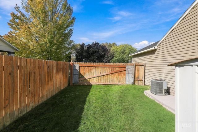 17656 N Parkdale Ave, Nampa, ID 83687